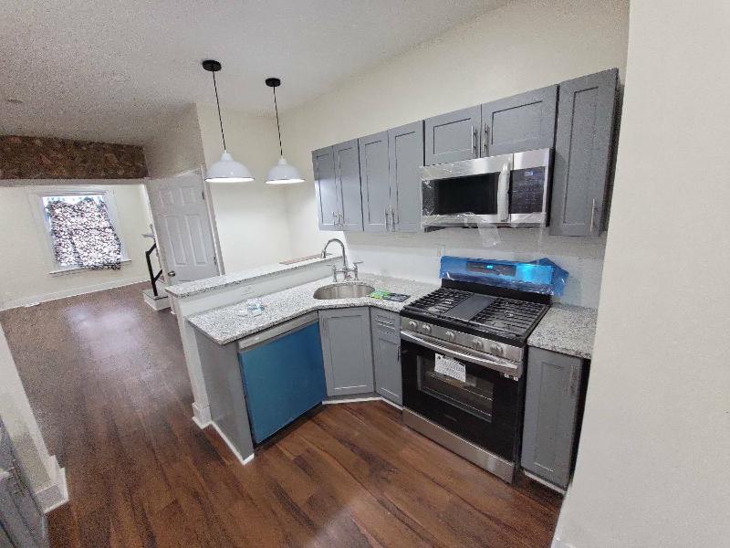 5540 Media St - Photo 3 of 13