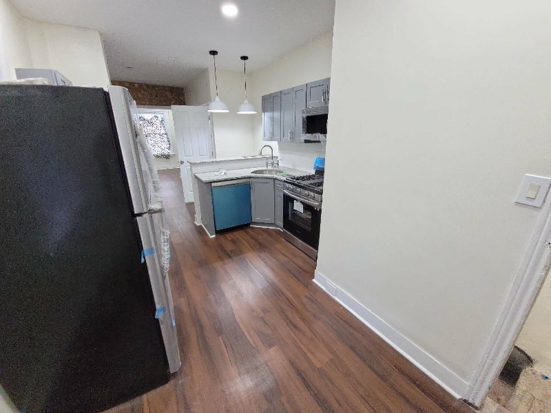 5540 Media St - Photo 4 of 13