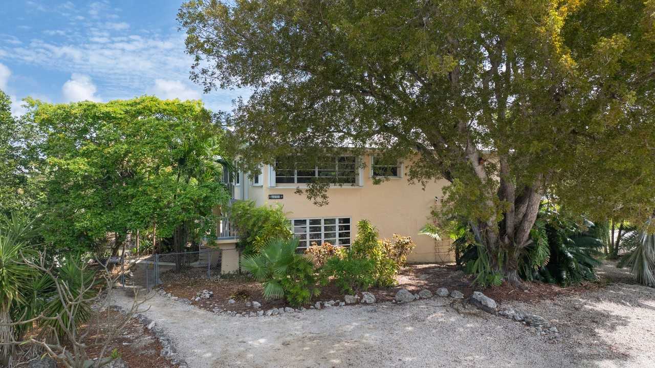 22777 Jolly Roger Dr - Photo 2 of 8