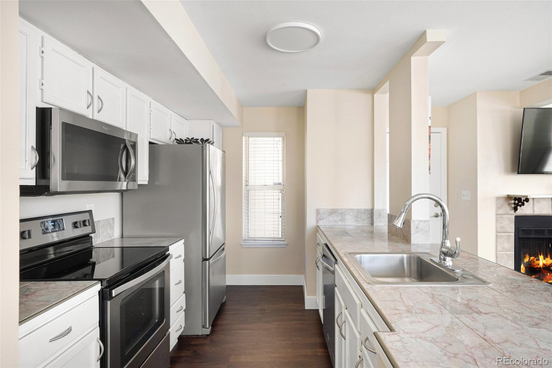 6755 S Ivy St #B5 - Photo 7 of 21