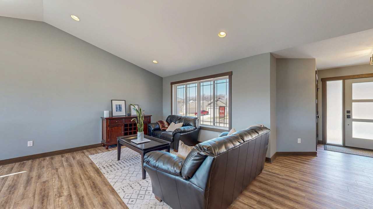 2332 Hadley Hills Drive Northeast - Photo 2 of 32