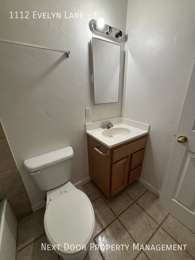 1112 Evelyn Ln #B - Photo 3 of 7