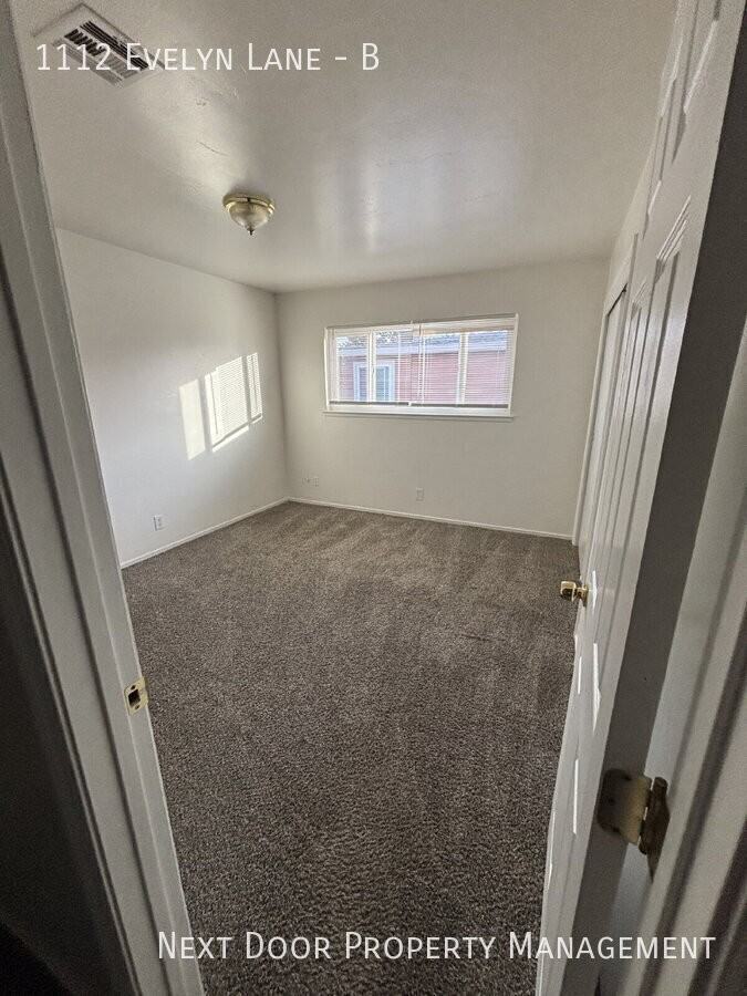 1112 Evelyn Ln #B - Photo 4 of 7