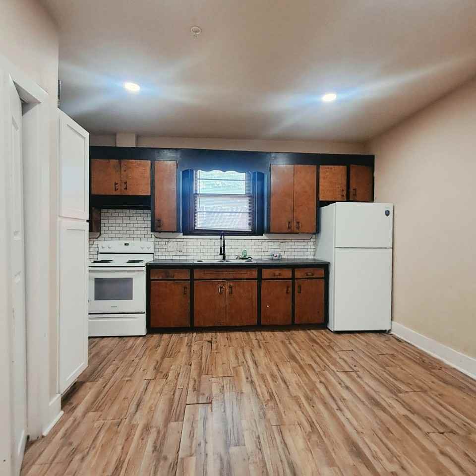 632 Roanoke Ave #106 - Photo 3 of 10