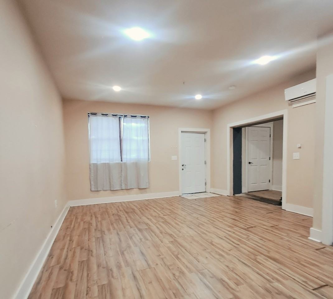 632 Roanoke Ave #106 - Photo 4 of 10