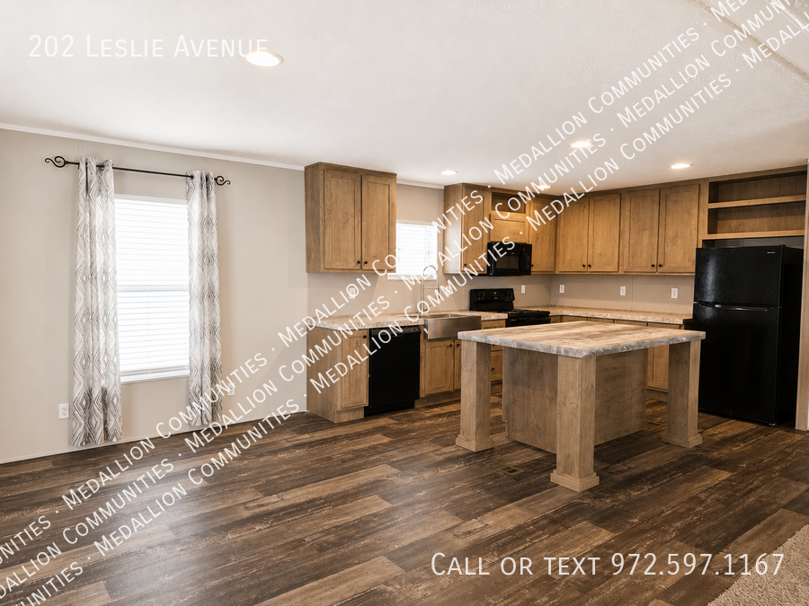 202 Leslie Ave - Photo 7 of 11