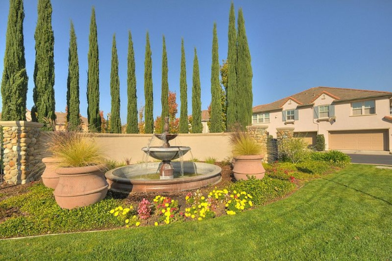 2002 Esplanade Cir - Photo 2 of 10