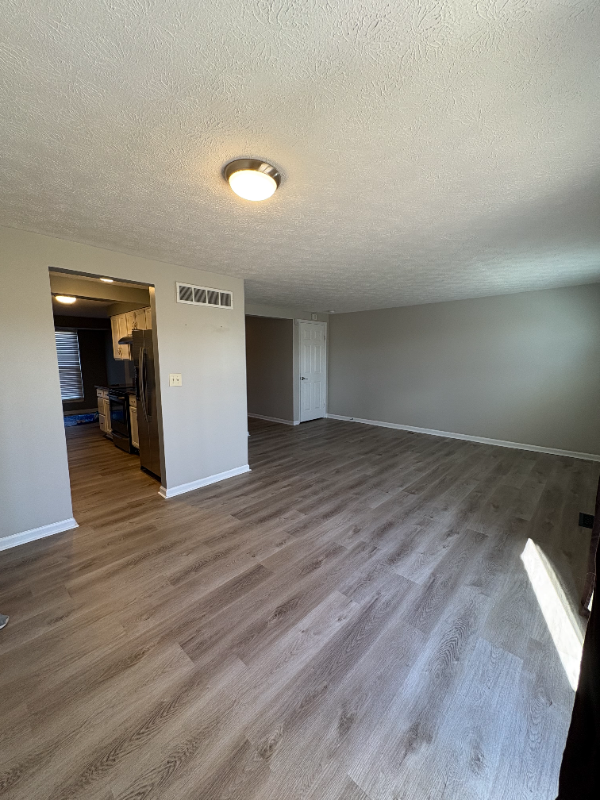 784 Woodlyn Dr S - Photo 4 of 17