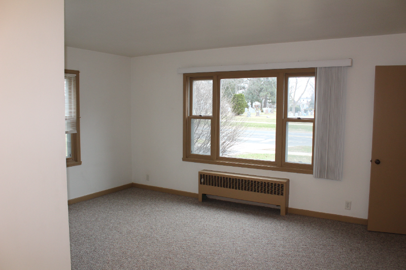 223 W Decorah Rd #2 - Photo 3 of 9
