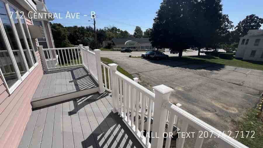712 Central Ave #B - Photo 4 of 29