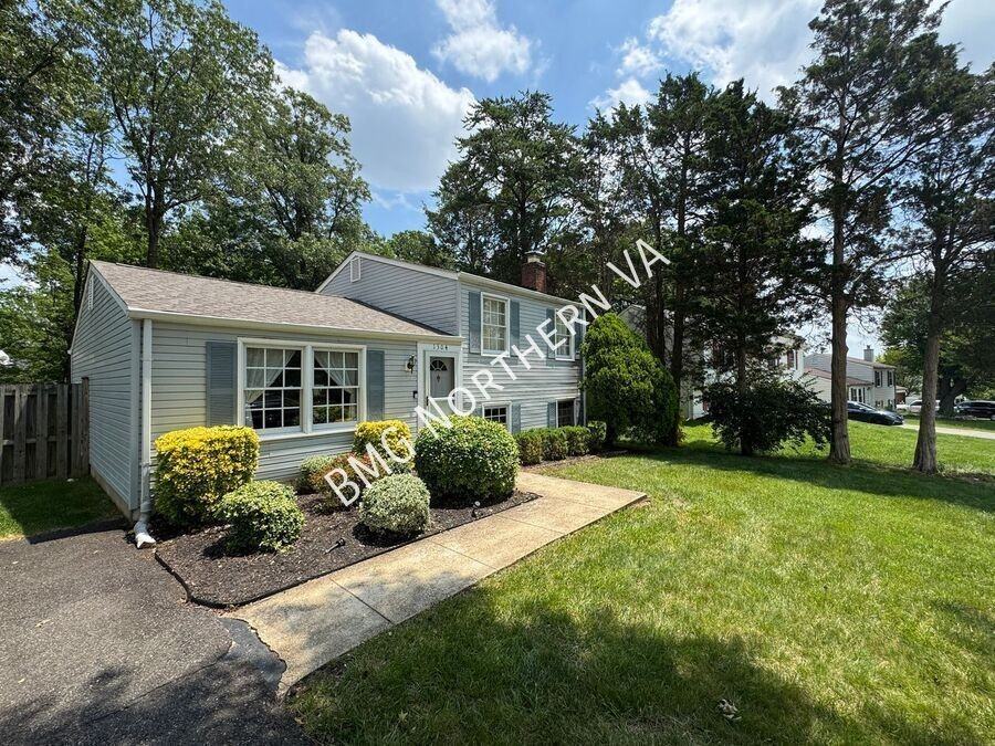 1304 Dulles Pl - Photo 2 of 24