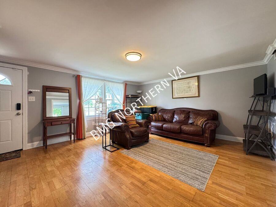 1304 Dulles Pl - Photo 3 of 24