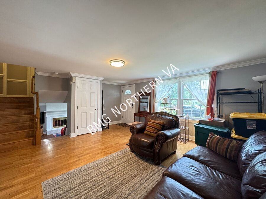 1304 Dulles Pl - Photo 4 of 24