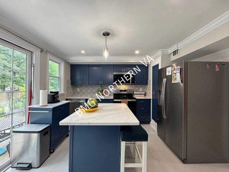 1304 Dulles Pl - Photo 7 of 24