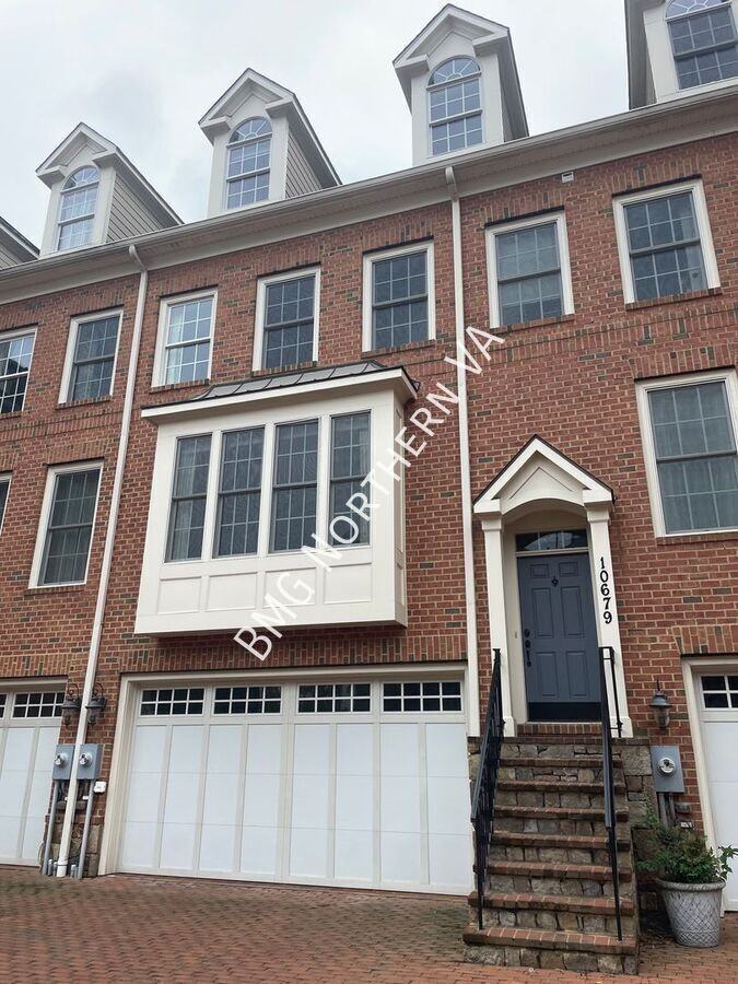 10679 Yorktown Ct - Photo 2 of 9