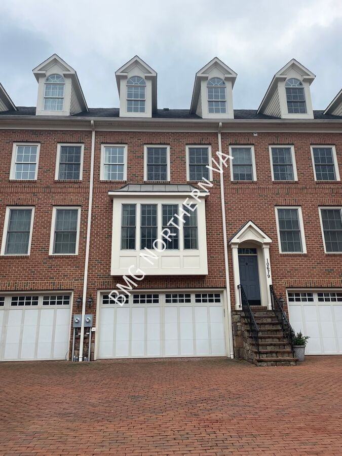 10679 Yorktown Ct - Photo 3 of 9