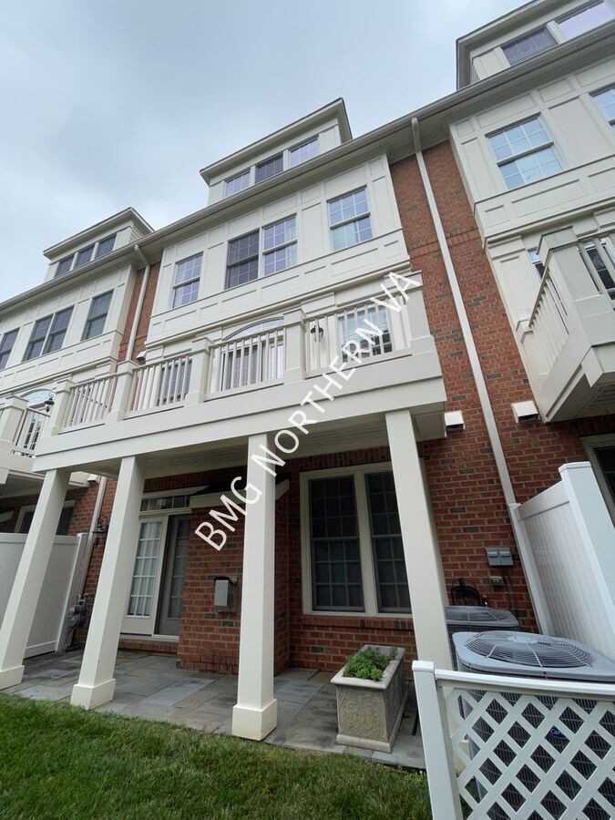 10679 Yorktown Ct - Photo 7 of 9
