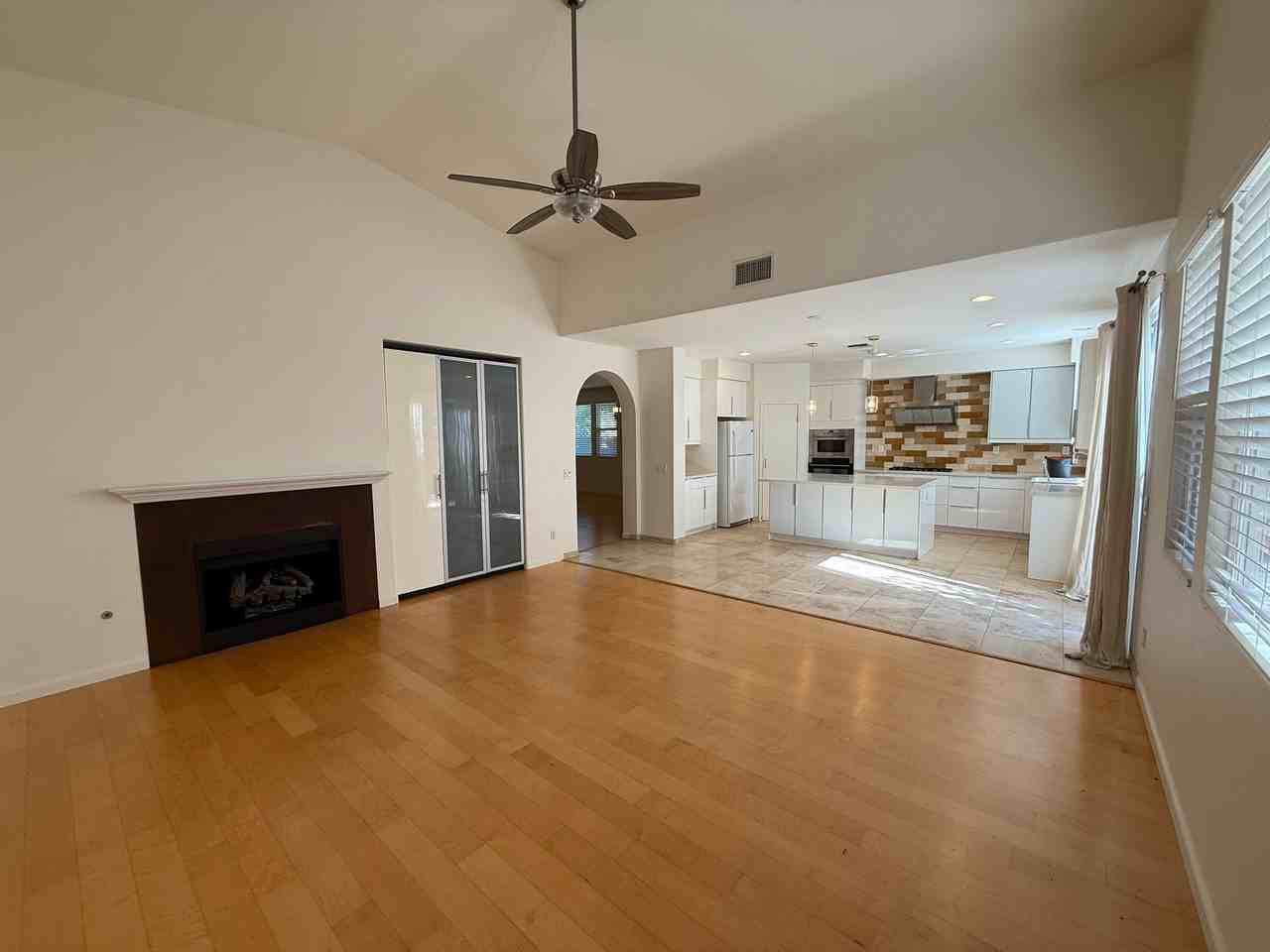 556 Rocking Horse Dr - Photo 5 of 10
