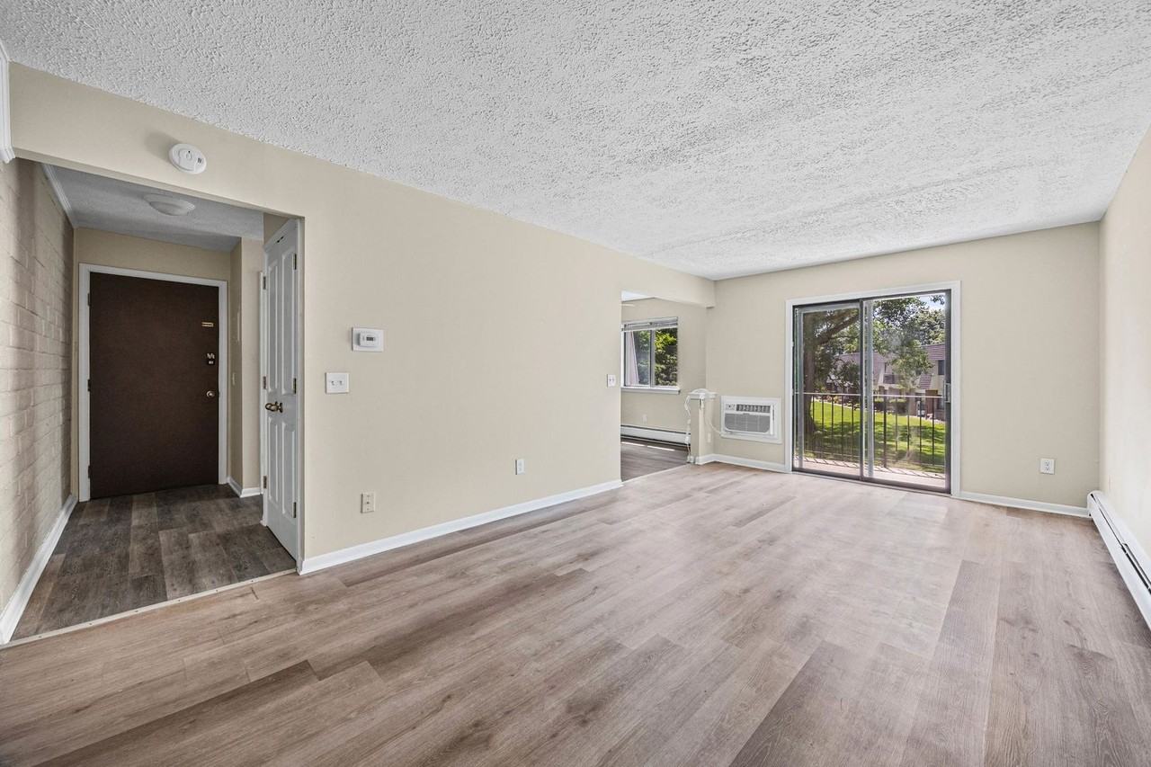 18 Stenwick Dr #H - Photo 3 of 50
