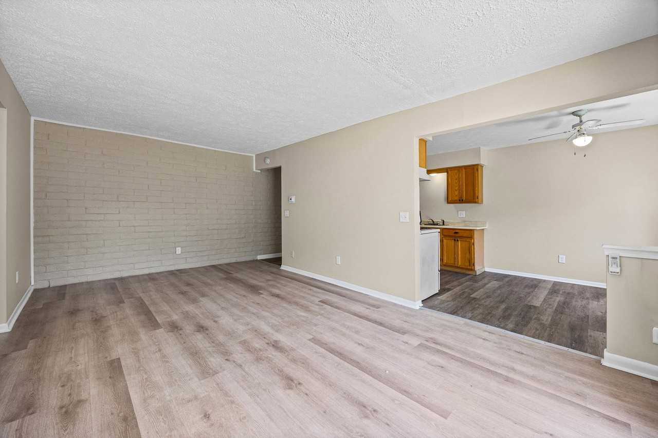 6 Stenwick Dr #B - Photo 6 of 50