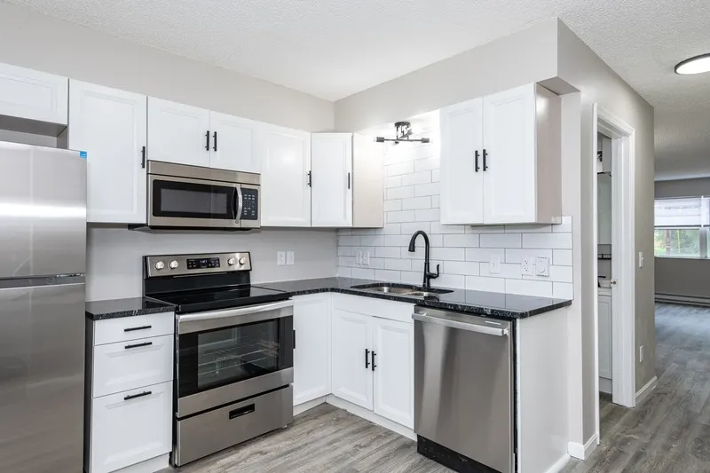 304 Sal Blvd Apt D #D - Photo 7 of 16