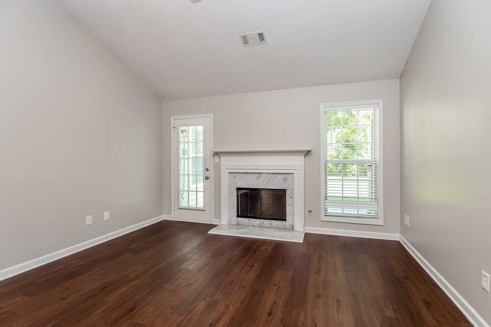 2037 Reserve Pkwy - Photo 3 of 16