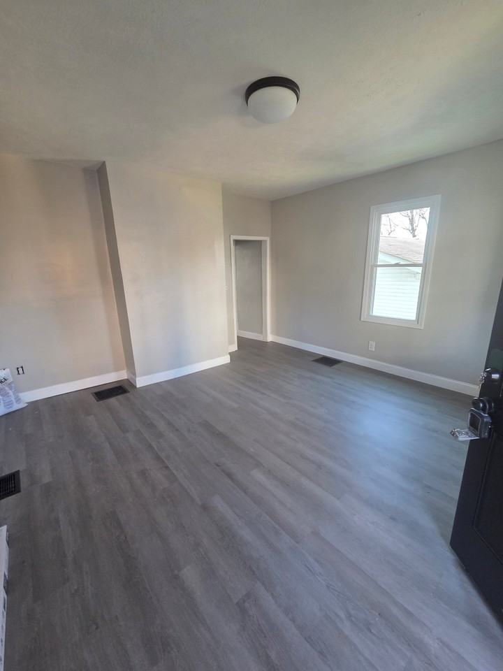 208 Wood St - Photo 4 of 15