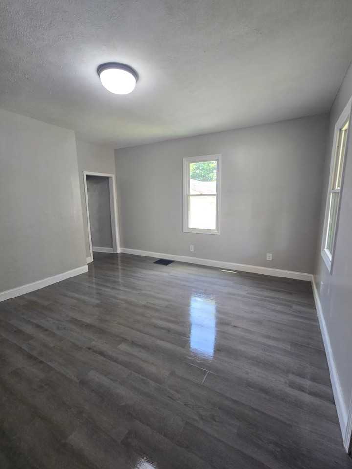 208 Wood St - Photo 5 of 15
