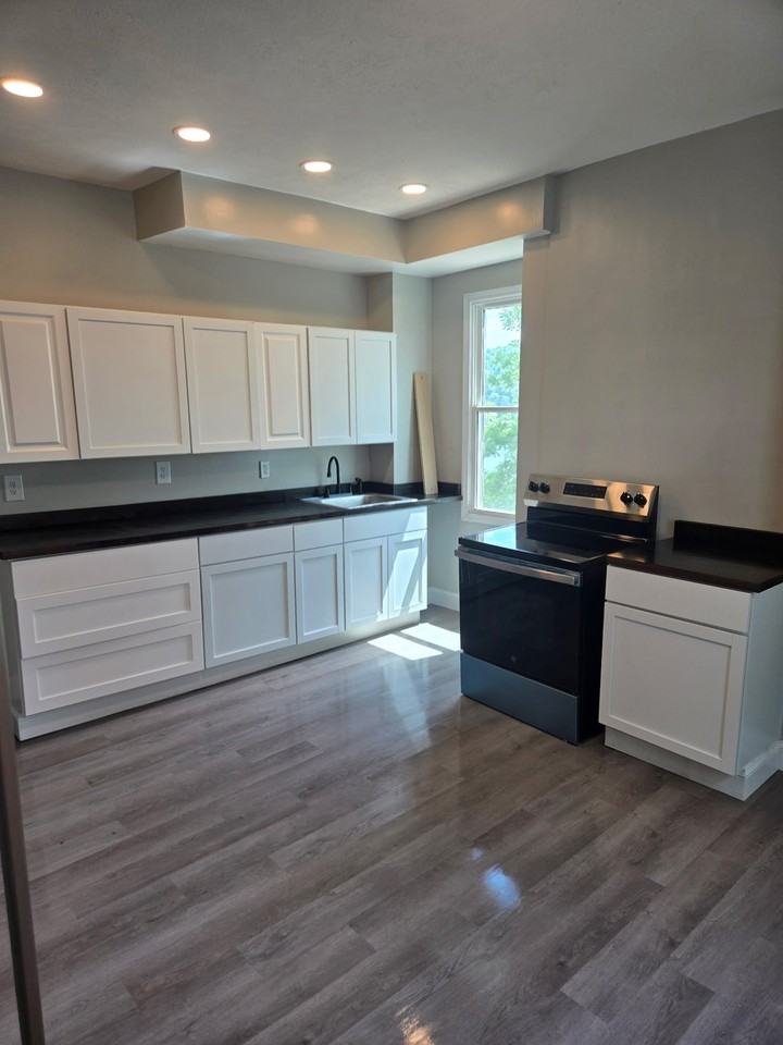 208 Wood St - Photo 7 of 15