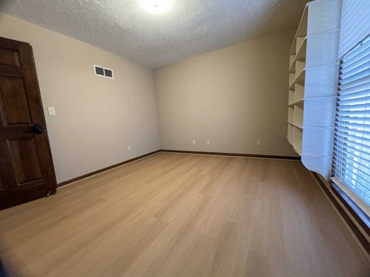 5545 Little Bear Dr - Photo 3 of 7