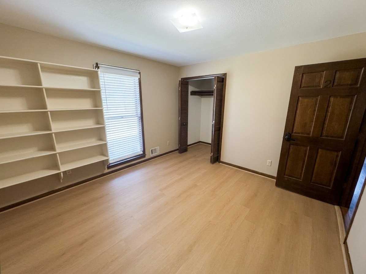 5545 Little Bear Dr - Photo 4 of 7