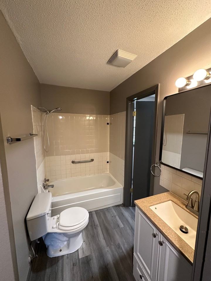 1002 Johnstown Ave - Photo 2 of 9
