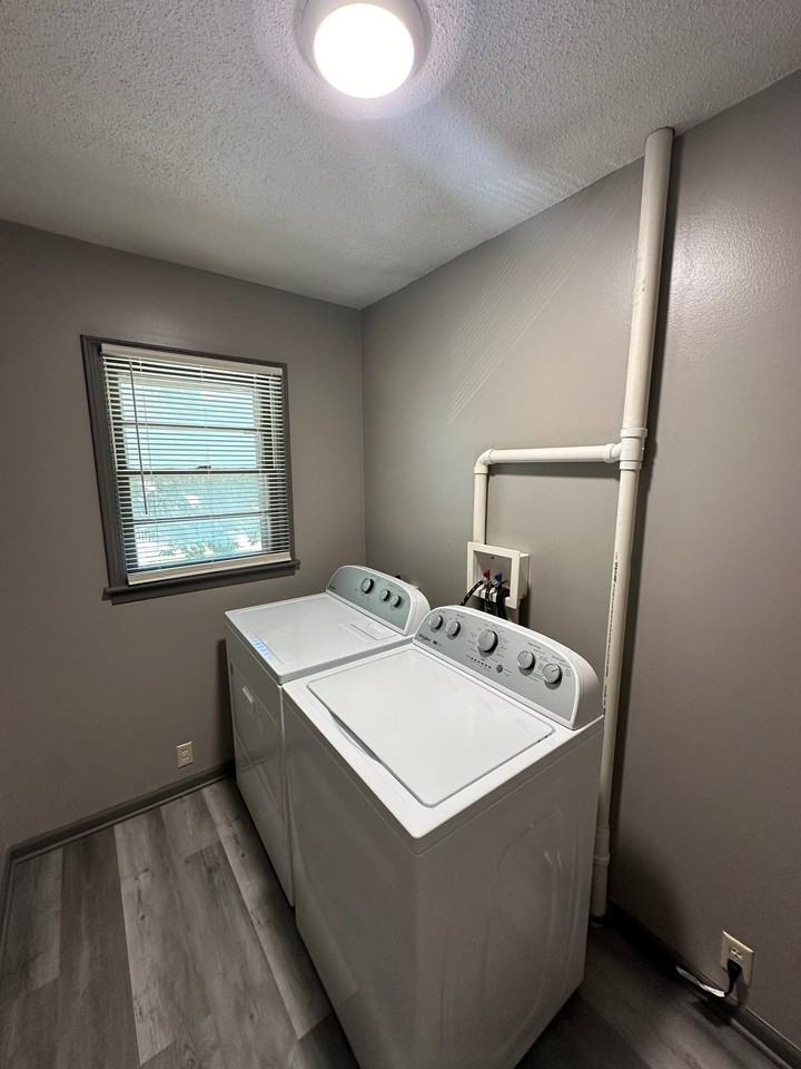 1002 Johnstown Ave - Photo 3 of 9