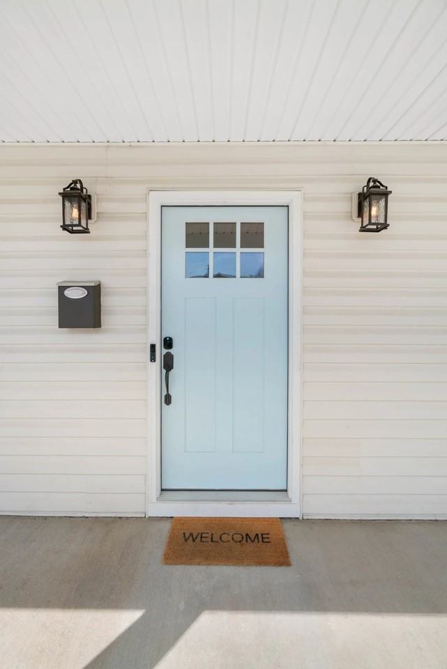 422 Katonah Ave - Photo 2 of 20