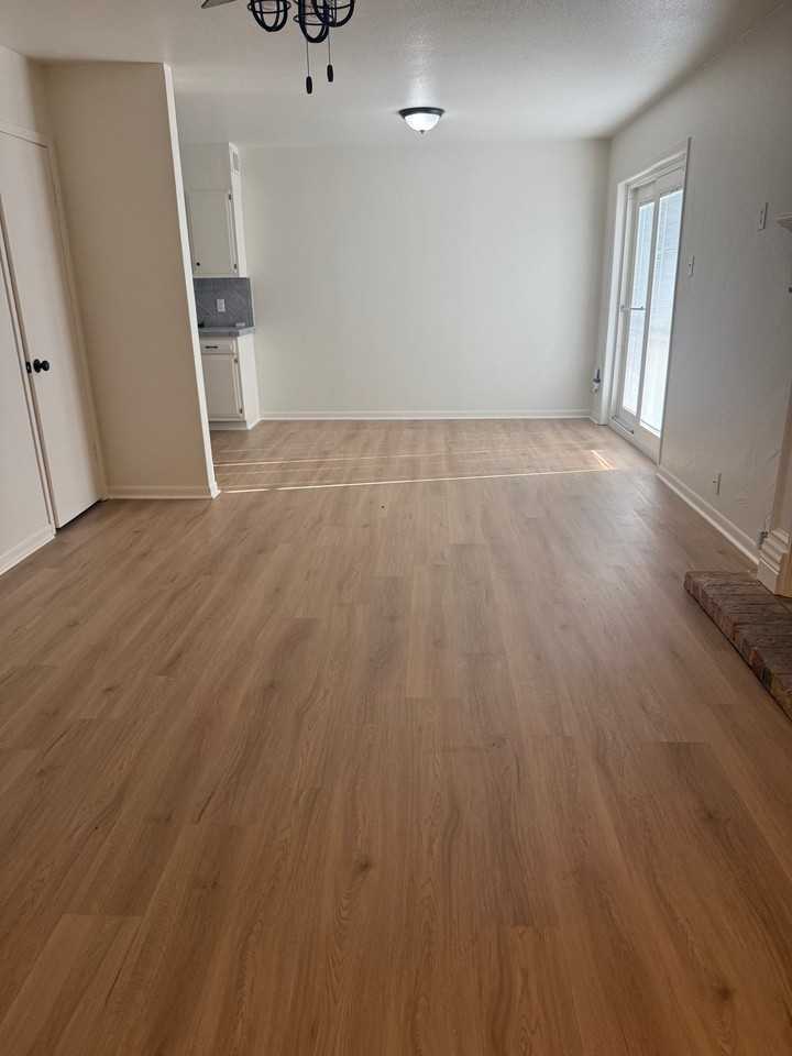 1118 Sunmeadow Dr - Photo 2 of 9
