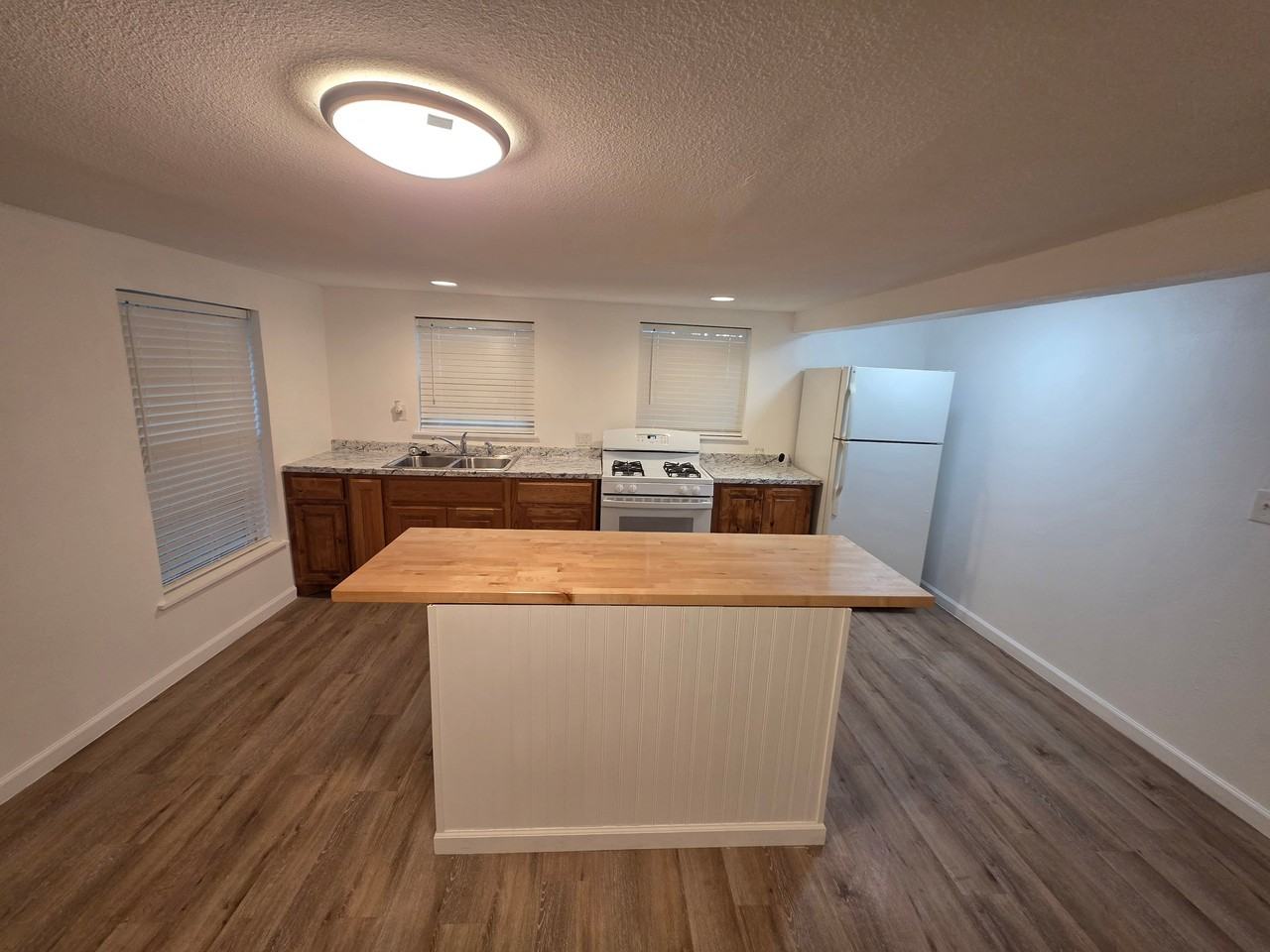1305 N Calhoun St - Photo 2 of 15