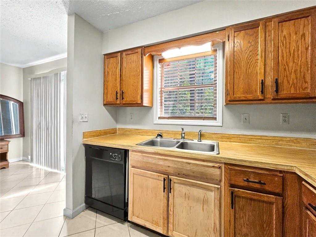 775 Joseph Club Dr Sw - Photo 5 of 12