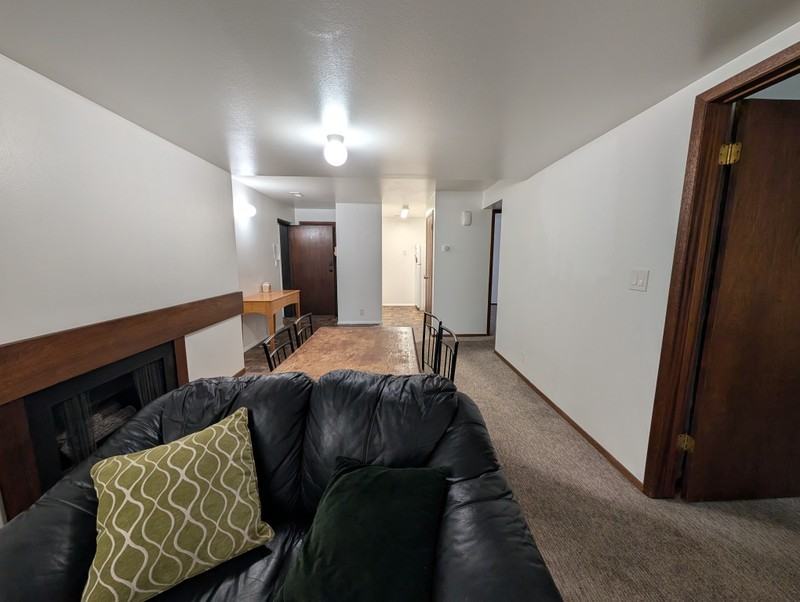 1091 Country Hills Dr - Photo 5 of 17