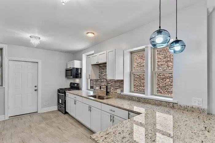 8036 S Paxton Ave #3 - Photo 3 of 7