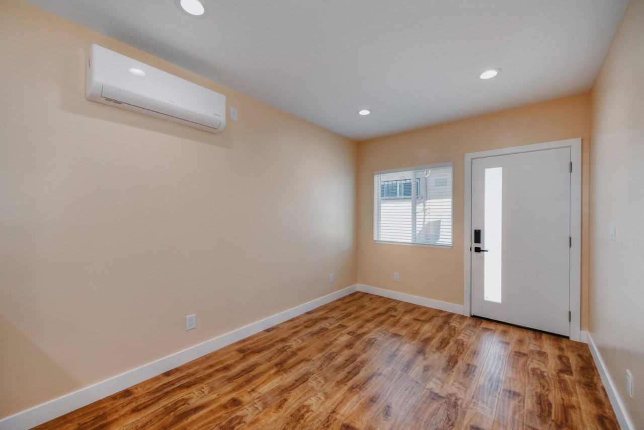 2703 W Alondra Blvd #A - Photo 7 of 10