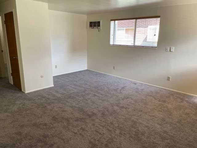 1475 S Lincoln St #B - Photo 4 of 16