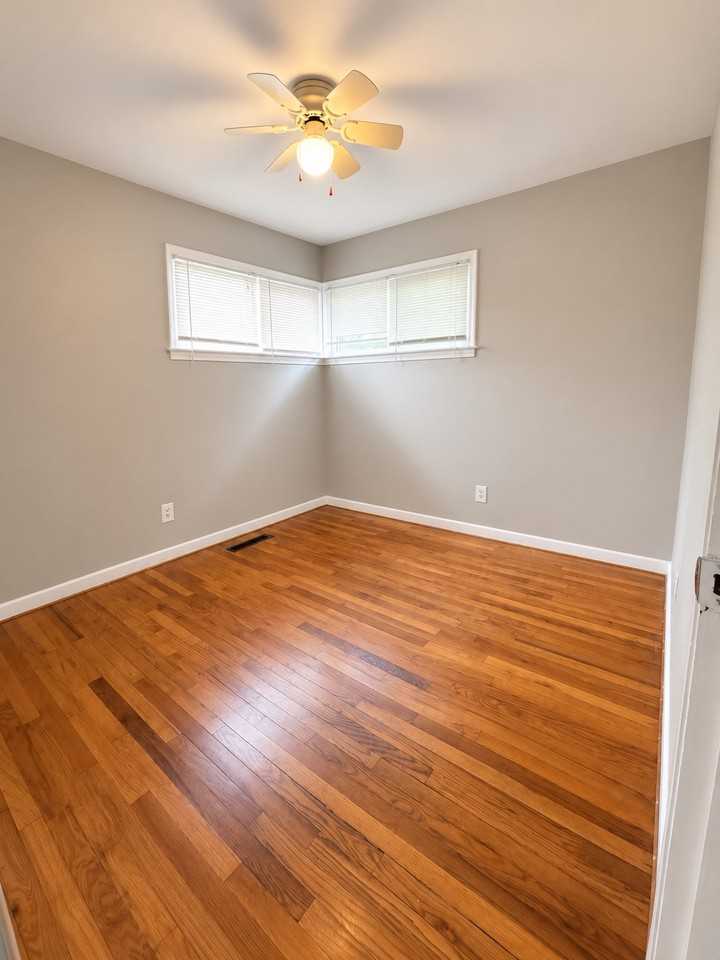 8286 Ford Ave - Photo 4 of 10