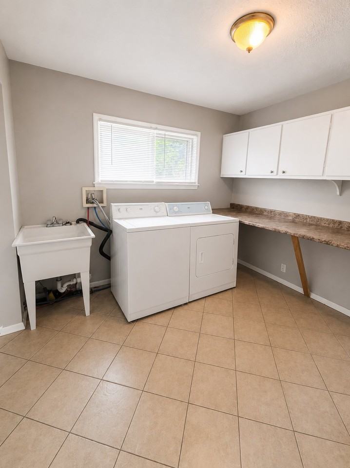 8286 Ford Ave - Photo 6 of 10