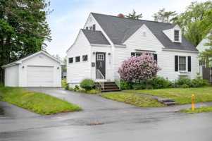 featured image of 47 Crestmont Rd