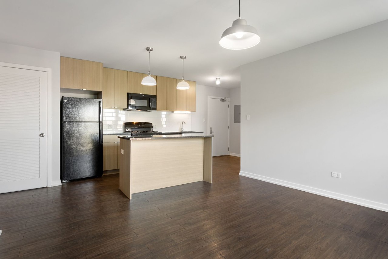 The Winthrop 5411 - Photo 3 of 15