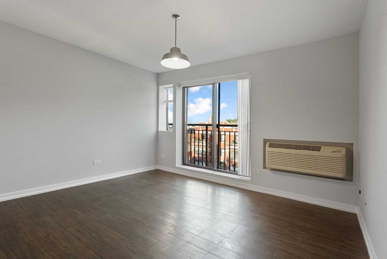 The Winthrop 5411 - Photo 6 of 15
