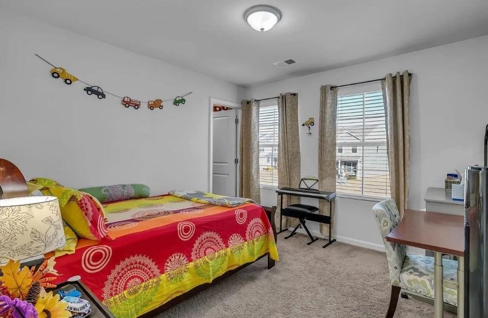 211 Whittier St - Photo 7 of 18
