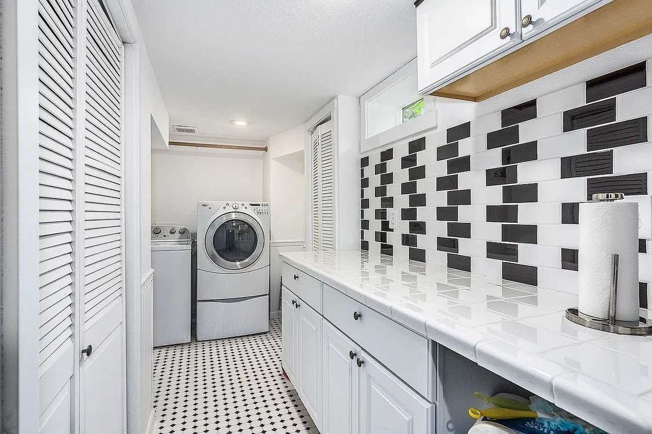 1202 E 36th Ave - Photo 6 of 14