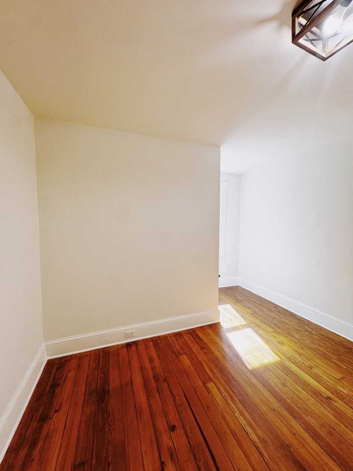 649 S Queen St - Photo 4 of 15