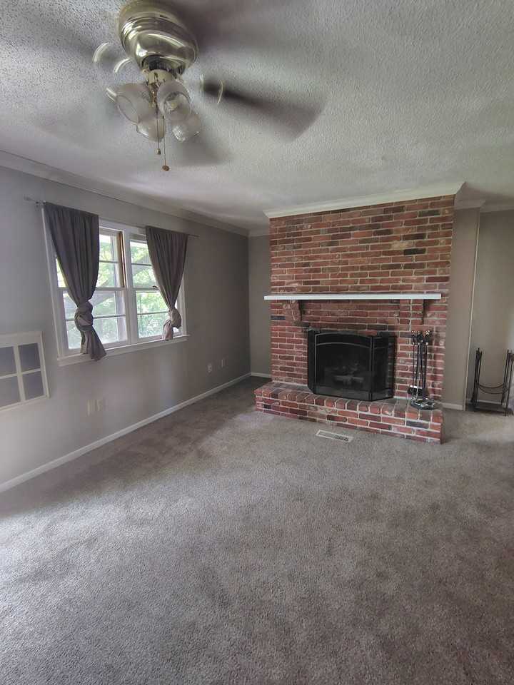 1725 N Phillips Rd - Photo 2 of 4